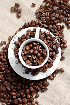 포토 JPG 해외이미지 접시 커피 음료 음식 백그라운드 패턴 탁자 아침 콩 사람없음 목재 컵 농작물 갈색 검은색 저녁식사 어둠 힘 카페 에너지 머그컵 흰색 신선 닫기 맛 아침식사 굽기 질감 아로마 그라인더 갈기 카푸치노 에스프레소 고립 단절 모카 카페인 해외202004 해외포토 주간 나무 식기 컬러 가구 컨셉 무늬 농업 재료 모션 곡류 상점 식사 구이 커피용품 파일형식 이미지허브