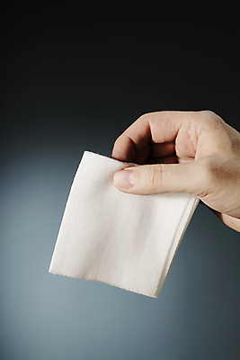 포토 JPG 해외이미지 손 손가락 사람없음 직물 잡기 오브젝트 붕대 짜임 패드 위생관리 접기 살균 해외202004 해외포토 모션 관리 신체부위 파일형식 이미지허브