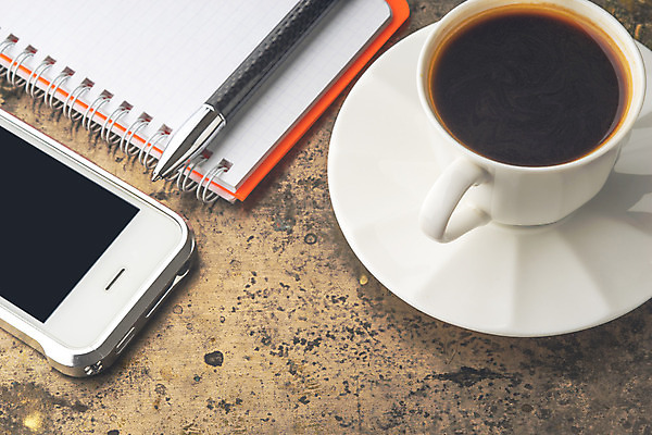 포토 JPG 해외이미지 접시 종이 커피 음료 여행 백그라운드 오렌지 비즈니스 탁자 모바일 사람없음 컵 가로 세트 펜 갈색 다이어리 검은색 쪽지 공책 줄무늬 공백 흰색 기록 오픈 도자기 모험가 전화기 페이지 시트 점심식사 단절 해외202004 해외포토 식기 컬러 가구 무늬 과일 문구용품 필기구 사무용품 식사 파일형식 이미지허브