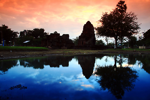 포토 JPG 해외이미지 전통 외관 아시아 종교 문화 여행 불교 건축양식 태국 병원 동양인 인종 사람없음 장식 사찰 센터 황금 고급 인도인 명상 시력 에메랄드 수도원 동쪽 강렬 보호구역 숭배 옛날 웅장함 해외202004 해외포토 외국인 건축 나라 컨셉 의학 종교건축 사람 보석 방향 구역 파일형식 이미지허브