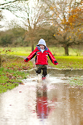 포토 JPG 해외이미지 식물 구름 호수 어린이 음식 밭 농업 자연 놀이 영국 장화 한명 풍경 야외 초록색 물 강 글로벌 환경 손상 시골 떨어짐 땅 홍수 조경 먼지 진흙 F 내추럴 재앙 스플래쉬 해외202004 해외포토 자연요소 1 알파벳 유럽 산업 컬러 신발 컨셉 사람 자연재해 생태계 파일형식 이미지허브