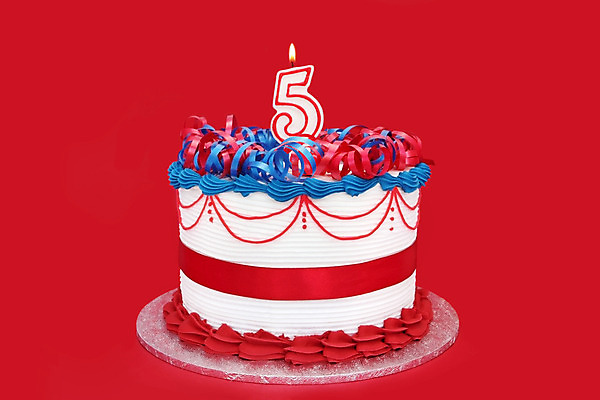 포토 JPG 해외이미지 기념일 리본 불 사람없음 장식 빨간색 파란색 숫자 케이크 희망 활발 흰색 축하 생일 네온 문학 5 고립 프로스팅 해외202004 해외포토 자연요소 문자 감정 컬러 컨셉 디저트 이벤트 제빵 파일형식 이미지허브