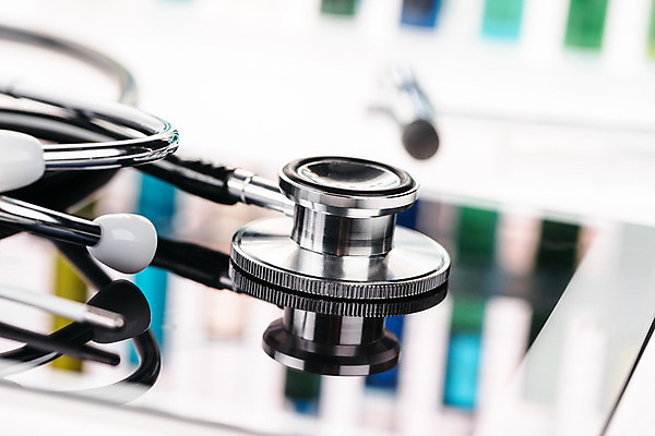 포토 JPG 해외이미지 통신 청진기 무선통신 건강 병원 사람없음 가로 태블릿 약 장비 닫기 약초 질병 연결 심장병 해외202004 해외포토 의학 의료기기 모션 전자제품 스마트기기 풀_식물 파일형식 이미지허브