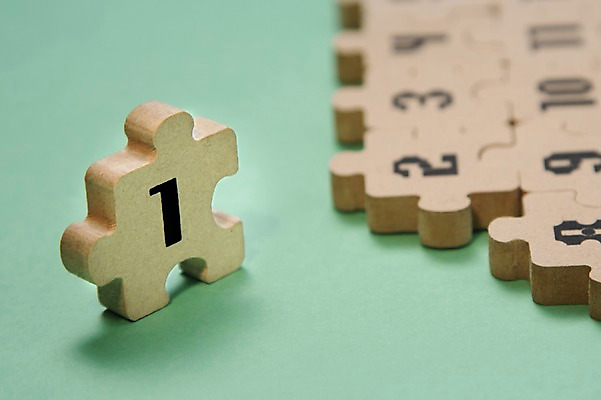 포토 나무 문자 조각 재료 촬영기법 실내 내부 퍼즐 파일형식 목재 퍼즐조각 오브젝트 아웃포커스 스튜디오촬영 사람없음 JPG 숫자 1 백그라운드 국내포토