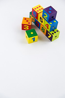 포토 JPG 스튜디오촬영 실내 사람없음 숫자 쌓기 여러개 블록 오브젝트 나무블록 국내포토 문자 다수 모션 내부 목재 파일형식