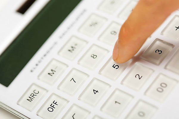 포토 JPG 손 백그라운드 손가락 사람 근접촬영 아웃포커스 신체부위 숫자 전자계산기 계산기 오브젝트 회계 국내포토 문자 뷰포인트 문구용품 촬영기법 경제 장비 파일형식