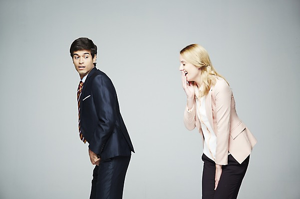 포토 JPG 스튜디오촬영 서양인 외국인 해외기획촬영 2012년태국 여자 남자 비즈니스 실내 서기 웃음 사람 동양인 상반신 20대 성인 두명 직장인 비즈니스맨 비즈니스우먼 위험 지퍼 실수 비웃음 청년만 성인만 국내포토 직업 컨셉 모션 표정 인종 청년 내부 파일형식