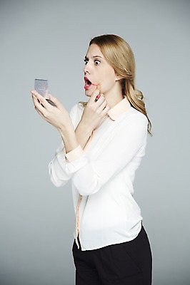 포토 JPG 스튜디오촬영 서양인 외국인 해외기획촬영 2012년태국 여자 비즈니스 실내 한명 서기 들기 사람 상반신 20대 성인 화장 화장품 립스틱 직장인 비즈니스우먼 위험 실수 팩트 청년만 청년여자만 청년여자한명만 성인여자한명만 국내포토 직업 1 컨셉 모션 인종 청년 내부 뷰티 여자만 여자한명만 성인여자만 성인만 파일형식