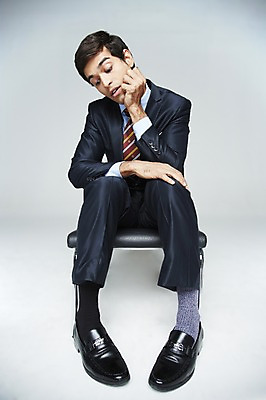 포토 JPG 스튜디오촬영 전신 외국인 해외기획촬영 응시 2012년태국 남자 의자 비즈니스 양말 실내 한명 사람 앉기 동양인 20대 성인 직장인 비즈니스맨 위험 실수 청년만 청년남자만 청년남자한명만 성인남자한명만 국내포토 직업 1 시선 가구 컨셉 모션 인종 청년 내부 남자만 남자한명만 성인남자만 성인만 파일형식