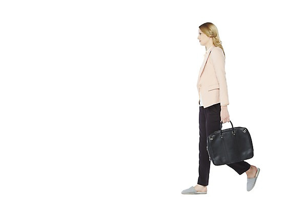 포토 JPG 스튜디오촬영 전신 서양인 외국인 해외기획촬영 2012년태국 여자 신발 가방 비즈니스 슬리퍼 실내 한명 서기 들기 사람 20대 성인 옆모습 직장인 비즈니스우먼 위험 실수 여자만 여자한명만 성인여자만 청년만 청년여자만 성인한명만 청년여자한명만 성인여자한명만 성인만 국내포토 직업 1 잡화 뷰포인트 컨셉 모션 인종 청년 내부 파일형식