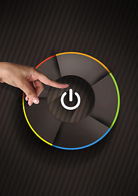 PSD 편집 편집이미지 손 백그라운드 손가락 버튼 검은배경 한손 한명 사람 신체부위 자료 인포그래픽 전원 전기에너지 합성 이미지편집 1 검은색 에너지 파일형식