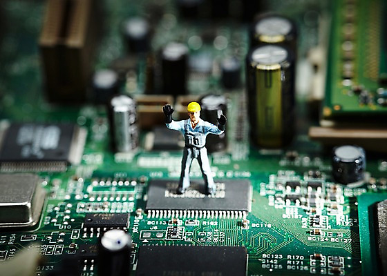 포토 JPG 스튜디오촬영 인형 노동자 실내 사람없음 아웃포커스 장난감 모형 미니어처 피규어 부속품 회로판 안전모 오브젝트 반도체 국내포토 직업 촬영기법 내부 헬멧 안전장비 파일형식