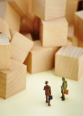 포토 JPG 스튜디오촬영 모자 조각 가방 실내 들기 사람없음 목재 아웃포커스 미니어처 피규어 오브젝트 나무토막 국내포토 나무 잡화 재료 모션 촬영기법 내부 모형 파일형식