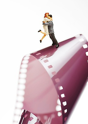 포토 JPG 스튜디오촬영 커플 인형 안기 실내 사람없음 아웃포커스 장난감 모형 미니어처 피규어 필름 오브젝트 기념사진 국내포토 관계 모션 촬영기법 내부 파일형식