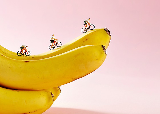 포토 JPG 스튜디오촬영 음식 인형 컬러 과일 바나나 실내 사람없음 장난감 노란색 모형 자전거 미니어처 피규어 오브젝트 트로피컬아트 국내포토 내부 바이크 그림 파일형식