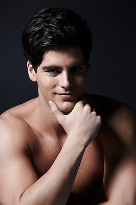 포토 JPG 스튜디오촬영 서양인 외국인 백인 해외기획촬영 라이프스타일 남자 2013년태국 맨라이프 검은배경 상의탈의 실내 한명 미소 웃음 사람 손짓 상반신 20대 성인 앞모습 뷰티 섹시 턱괴기 청년만 청년남자만 청년남자한명만 성인남자한명만 국내포토 1 뷰포인트 백그라운드 컨셉 모션 탈의 표정 인종 청년 내부 생활 검은색 남자만 남자한명만 성인남자만 성인만 파일형식