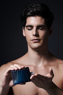 포토 JPG 스튜디오촬영 서양인 외국인 백인 해외기획촬영 라이프스타일 남자 2013년태국 맨라이프 검은배경 상의탈의 실내 한명 들기 사람 상반신 20대 성인 앞모습 뷰티 섹시 화장품 피부관리 스킨 청년만 청년남자만 청년남자한명만 성인남자한명만 그루밍족 국내포토 1 뷰포인트 백그라운드 컨셉 모션 탈의 인종 청년 내부 생활 검은색 남자만 남자한명만 성인남자만 성인만 파일형식