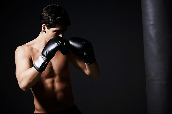 포토 JPG 스튜디오촬영 서양인 외국인 백인 해외기획촬영 라이프스타일 남자 스포츠 2013년태국 맨라이프 장갑 검은배경 운동선수 실내 한명 서기 사람 상반신 20대 성인 운동 권투 글러브 권투글러브 권투선수 목표 열정 샌드백 청년만 청년남자만 청년남자한명만 성인남자한명만 국내포토 1 잡화 감정 스포츠용품 백그라운드 컨셉 모션 건강 인종 청년 내부 생활 검은색 격투기 남자만 남자한명만 성인남자만 성인만 파일형식