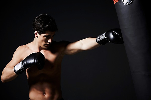 포토 JPG 스튜디오촬영 서양인 외국인 백인 해외기획촬영 라이프스타일 남자 스포츠 2013년태국 맨라이프 장갑 검은배경 운동선수 실내 한명 서기 사람 상반신 20대 성인 앞모습 운동 권투 글러브 권투글러브 펀치 권투선수 목표 열정 샌드백 청년만 청년남자만 청년남자한명만 성인남자한명만 국내포토 1 잡화 감정 스포츠용품 뷰포인트 백그라운드 컨셉 모션 건강 인종 청년 내부 생활 검은색 격투기 남자만 남자한명만 성인남자만 성인만 파일형식