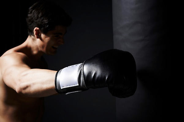 포토 JPG 스튜디오촬영 서양인 외국인 백인 해외기획촬영 라이프스타일 남자 스포츠 2013년태국 맨라이프 장갑 검은배경 운동선수 실내 한명 사람 상반신 20대 성인 옆모습 운동 권투 글러브 권투글러브 펀치 권투선수 목표 열정 샌드백 청년만 청년남자만 청년남자한명만 성인남자한명만 국내포토 1 잡화 감정 스포츠용품 뷰포인트 백그라운드 컨셉 모션 건강 인종 청년 내부 생활 검은색 격투기 남자만 남자한명만 성인남자만 성인만 파일형식