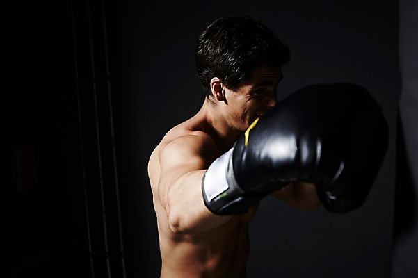 포토 JPG 스튜디오촬영 서양인 외국인 백인 해외기획촬영 라이프스타일 남자 스포츠 2013년태국 맨라이프 장갑 검은배경 운동선수 실내 한명 사람 상반신 20대 성인 운동 권투 글러브 권투글러브 펀치 권투선수 목표 열정 청년만 청년남자만 청년남자한명만 성인남자한명만 국내포토 1 잡화 감정 스포츠용품 백그라운드 컨셉 모션 건강 인종 청년 내부 생활 검은색 격투기 남자만 남자한명만 성인남자만 성인만 파일형식