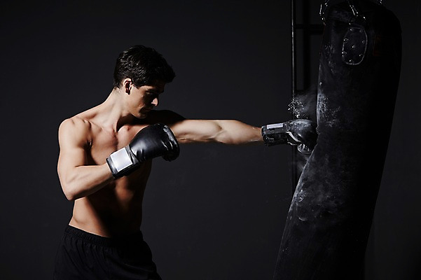 포토 JPG 스튜디오촬영 서양인 외국인 백인 해외기획촬영 라이프스타일 남자 스포츠 2013년태국 맨라이프 장갑 검은배경 운동선수 실내 한명 서기 사람 상반신 20대 성인 운동복 운동 권투 글러브 권투글러브 펀치 권투선수 목표 열정 샌드백 청년만 청년남자만 청년남자한명만 성인남자한명만 국내포토 1 잡화 옷 감정 스포츠용품 백그라운드 컨셉 모션 건강 인종 청년 내부 생활 검은색 격투기 남자만 남자한명만 성인남자만 성인만 파일형식