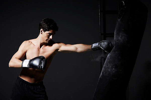 포토 JPG 스튜디오촬영 서양인 외국인 백인 해외기획촬영 라이프스타일 남자 스포츠 2013년태국 맨라이프 장갑 검은배경 운동선수 실내 한명 서기 사람 상반신 20대 성인 운동복 운동 권투 글러브 권투글러브 펀치 권투선수 목표 열정 샌드백 청년만 청년남자만 청년남자한명만 성인남자한명만 국내포토 1 잡화 옷 감정 스포츠용품 백그라운드 컨셉 모션 건강 인종 청년 내부 생활 검은색 격투기 남자만 남자한명만 성인남자만 성인만 파일형식