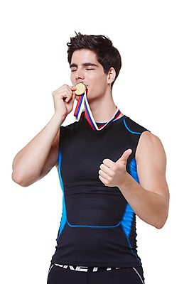 포토 JPG 스튜디오촬영 서양인 외국인 백인 해외기획촬영 라이프스타일 남자 스포츠 2013년태국 맨라이프 운동선수 키스 실내 한명 서기 미소 웃음 들기 누끼 사람 손짓 상반신 20대 성인 운동복 운동 눈감음 우승 최고 목표 육상스포츠 메달 열정 육상선수 세리머니 청년만 청년남자만 청년남자한명만 성인남자한명만 국내포토 1 옷 감정 컨셉 모션 표정 건강 인종 청년 내부 생활 애정표현 상_상패 남자만 남자한명만 성인남자만 성인만 파일형식