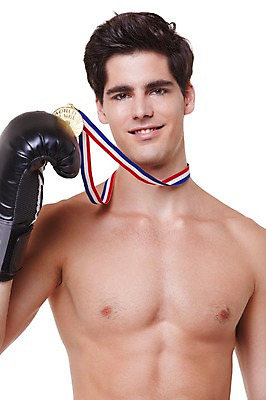 포토 JPG 스튜디오촬영 서양인 외국인 백인 해외기획촬영 라이프스타일 남자 스포츠 2013년태국 맨라이프 장갑 운동선수 실내 한명 미소 웃음 들기 누끼 사람 상반신 20대 성인 앞모습 운동 권투 글러브 우승 권투글러브 권투선수 목표 메달 열정 청년만 청년남자만 청년남자한명만 성인남자한명만 국내포토 1 잡화 감정 스포츠용품 뷰포인트 컨셉 모션 표정 건강 인종 청년 내부 생활 격투기 최고 상_상패 남자만 남자한명만 성인남자만 성인만 파일형식