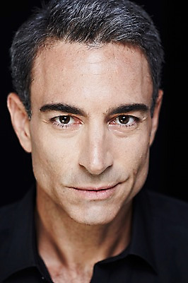 포토 JPG 스튜디오촬영 서양인 외국인 백인 해외기획촬영 라이프스타일 남자 2013년태국 40대 중년 셔츠 와이셔츠 비즈니스 중년라이프 검은배경 실내 한명 미소 웃음 사람 상반신 앞모습 비즈니스라이프 비즈니스맨 고급 중년만 중년남자만 중년남자한명만 국내포토 1 뷰포인트 백그라운드 컨셉 상의 표정 인종 성인 내부 생활 검은색 직장인 남자만 남자한명만 성인만 파일형식