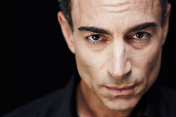 포토 JPG 스튜디오촬영 서양인 외국인 백인 해외기획촬영 라이프스타일 남자 얼굴 2013년태국 40대 중년 셔츠 와이셔츠 비즈니스 중년라이프 검은배경 실내 한명 사람 상반신 앞모습 신체부위 비즈니스라이프 비즈니스맨 고급 중년만 중년남자만 중년남자한명만 국내포토 1 뷰포인트 백그라운드 컨셉 상의 인종 성인 내부 생활 검은색 직장인 남자만 남자한명만 성인만 파일형식