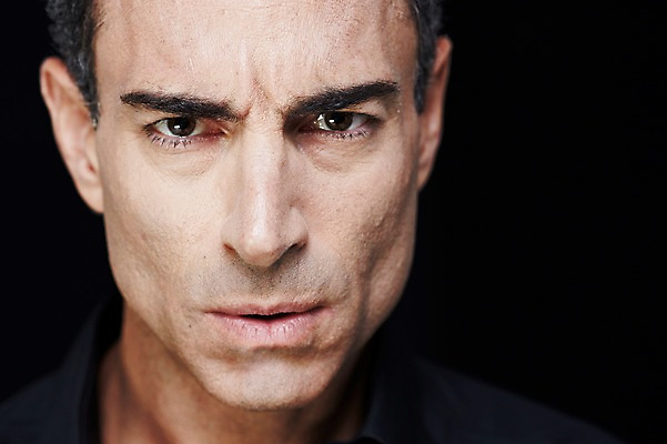 포토 JPG 스튜디오촬영 서양인 외국인 백인 해외기획촬영 라이프스타일 남자 얼굴 2013년태국 40대 중년 셔츠 와이셔츠 비즈니스 중년라이프 검은배경 실내 한명 사람 상반신 앞모습 신체부위 비즈니스라이프 비즈니스맨 고급 중년만 중년남자만 중년남자한명만 국내포토 1 뷰포인트 백그라운드 컨셉 상의 인종 성인 내부 생활 검은색 직장인 남자만 남자한명만 성인만 파일형식