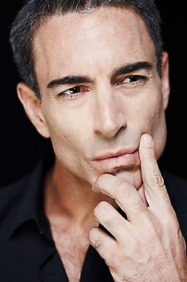 포토 JPG 스튜디오촬영 서양인 외국인 백인 해외기획촬영 라이프스타일 남자 2013년태국 40대 중년 셔츠 와이셔츠 생각 비즈니스 중년라이프 검은배경 실내 한명 사람 손짓 상반신 앞모습 비즈니스라이프 턱괴기 비즈니스맨 고급 고민 중년만 중년남자만 중년남자한명만 국내포토 1 감정 뷰포인트 백그라운드 컨셉 상의 모션 인종 성인 내부 생활 검은색 직장인 남자만 남자한명만 성인만 파일형식