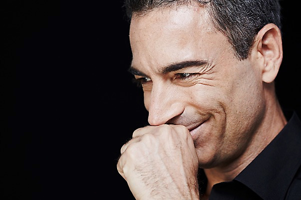 포토 JPG 스튜디오촬영 서양인 외국인 백인 해외기획촬영 라이프스타일 남자 2013년태국 40대 중년 셔츠 와이셔츠 비즈니스 중년라이프 검은배경 실내 한명 미소 웃음 사람 손짓 상반신 비즈니스라이프 주먹 비즈니스맨 고급 입가림 중년만 중년남자만 중년남자한명만 국내포토 1 백그라운드 컨셉 상의 모션 표정 인종 성인 내부 생활 검은색 가림 직장인 남자만 남자한명만 성인만 파일형식