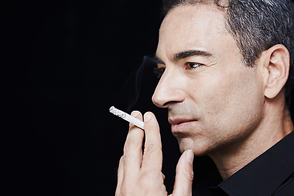 포토 JPG 스튜디오촬영 서양인 외국인 백인 해외기획촬영 라이프스타일 남자 2013년태국 40대 중년 셔츠 와이셔츠 비즈니스 중년라이프 검은배경 흡연 담배 실내 한명 들기 사람 상반신 옆모습 비즈니스라이프 비즈니스맨 고급 중년만 중년남자만 중년남자한명만 국내포토 1 뷰포인트 백그라운드 컨셉 상의 모션 인종 성인 내부 생활 검은색 직장인 남자만 남자한명만 성인만 파일형식