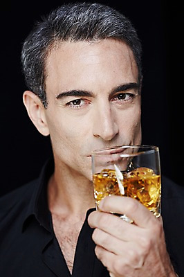 포토 JPG 스튜디오촬영 서양인 외국인 백인 해외기획촬영 라이프스타일 남자 2013년태국 40대 중년 셔츠 와이셔츠 비즈니스 중년라이프 검은배경 잔 실내 한명 들기 사람 상반신 앞모습 컵 비즈니스라이프 비즈니스맨 고급 음주 양주 중년만 중년남자만 중년남자한명만 혼족 국내포토 1 식기 뷰포인트 백그라운드 컨셉 상의 모션 주류 인종 성인 내부 생활 검은색 직장인 싱글라이프 남자만 남자한명만 성인만 파일형식