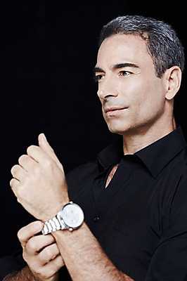 포토 JPG 스튜디오촬영 서양인 외국인 백인 해외기획촬영 라이프스타일 남자 2013년태국 시계 40대 중년 셔츠 와이셔츠 비즈니스 중년라이프 검은배경 실내 한명 사람 손짓 상반신 비즈니스라이프 비즈니스맨 고급 손목시계 중년만 중년남자만 중년남자한명만 국내포토 1 백그라운드 컨셉 상의 장신구 모션 인종 성인 내부 생활 검은색 직장인 남자만 남자한명만 성인만 파일형식