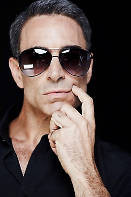 포토 JPG 스튜디오촬영 서양인 외국인 백인 해외기획촬영 라이프스타일 남자 2013년태국 40대 중년 셔츠 와이셔츠 비즈니스 중년라이프 검은배경 실내 한명 사람 상반신 앞모습 비즈니스라이프 선글라스 턱괴기 비즈니스맨 고급 중년만 중년남자만 중년남자한명만 국내포토 1 안경 뷰포인트 백그라운드 컨셉 상의 모션 인종 성인 내부 생활 검은색 직장인 남자만 남자한명만 성인만 파일형식