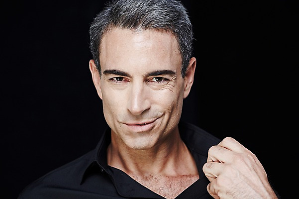 포토 JPG 스튜디오촬영 서양인 외국인 백인 해외기획촬영 라이프스타일 남자 2013년태국 40대 중년 셔츠 와이셔츠 비즈니스 중년라이프 검은배경 실내 한명 미소 웃음 사람 상반신 앞모습 비즈니스라이프 비즈니스맨 고급 중년만 중년남자만 중년남자한명만 국내포토 1 뷰포인트 백그라운드 컨셉 상의 표정 인종 성인 내부 생활 검은색 직장인 남자만 남자한명만 성인만 파일형식