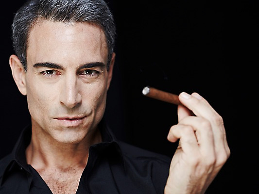 포토 JPG 스튜디오촬영 서양인 외국인 백인 해외기획촬영 라이프스타일 남자 2013년태국 40대 중년 셔츠 와이셔츠 비즈니스 중년라이프 검은배경 흡연 담배 실내 한명 들기 사람 상반신 앞모습 비즈니스라이프 비즈니스맨 고급 중년만 중년남자만 중년남자한명만 국내포토 1 뷰포인트 백그라운드 컨셉 상의 모션 인종 성인 내부 생활 검은색 직장인 남자만 남자한명만 성인만 파일형식