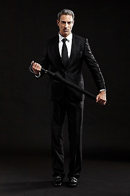 포토 JPG 스튜디오촬영 전신 서양인 외국인 백인 해외기획촬영 라이프스타일 남자 2013년태국 40대 중년 우산 비즈니스 중년라이프 검은배경 실내 한명 서기 들기 사람 정장 앞모습 비즈니스라이프 비즈니스맨 고급 중년만 중년남자만 중년남자한명만 국내포토 1 옷 뷰포인트 백그라운드 컨셉 모션 인종 성인 내부 생활 검은색 직장인 남자만 남자한명만 성인만 파일형식