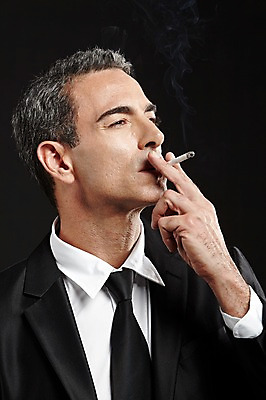 포토 JPG 스튜디오촬영 서양인 외국인 백인 해외기획촬영 라이프스타일 남자 2013년태국 40대 중년 비즈니스 중년라이프 검은배경 흡연 담배 실내 한명 들기 사람 정장 상반신 비즈니스라이프 비즈니스맨 고급 중년만 중년남자만 중년남자한명만 국내포토 1 옷 백그라운드 컨셉 모션 인종 성인 내부 생활 검은색 직장인 남자만 남자한명만 성인만 파일형식