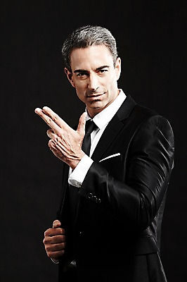 포토 JPG 스튜디오촬영 서양인 외국인 백인 해외기획촬영 라이프스타일 남자 2013년태국 40대 중년 비즈니스 중년라이프 검은배경 실내 한명 서기 사람 정장 손짓 상반신 옆모습 비즈니스라이프 비즈니스맨 고급 중년만 중년남자만 중년남자한명만 국내포토 1 옷 뷰포인트 백그라운드 컨셉 모션 인종 성인 내부 생활 검은색 직장인 남자만 남자한명만 성인만 파일형식