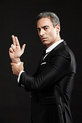 포토 JPG 스튜디오촬영 서양인 외국인 백인 해외기획촬영 라이프스타일 남자 2013년태국 40대 중년 비즈니스 중년라이프 검은배경 실내 한명 서기 사람 정장 손짓 상반신 옆모습 비즈니스라이프 비즈니스맨 고급 중년만 중년남자만 중년남자한명만 국내포토 1 옷 뷰포인트 백그라운드 컨셉 모션 인종 성인 내부 생활 검은색 직장인 남자만 남자한명만 성인만 파일형식