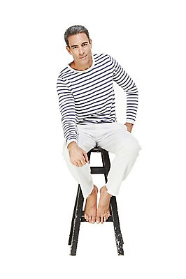 포토 JPG 스튜디오촬영 전신 서양인 외국인 백인 해외기획촬영 라이프스타일 남자 여유 2013년태국 40대 중년 의자 비즈니스 중년라이프 맨발 실내 한명 누끼 사람 앉기 앞모습 캐주얼 비즈니스라이프 비즈니스맨 편안함 중년만 중년남자만 중년남자한명만 국내포토 1 옷 감정 뷰포인트 가구 모션 발 인종 성인 내부 생활 직장인 감각 남자만 남자한명만 성인만 파일형식