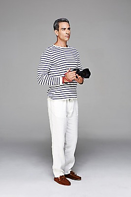 포토 JPG 스튜디오촬영 전신 서양인 외국인 백인 해외기획촬영 라이프스타일 남자 여유 2013년태국 40대 중년 중년라이프 회색배경 실내 한명 서기 들기 사람 취미 캐주얼 카메라 사진촬영 편안함 중년만 중년남자만 중년남자한명만 국내포토 1 옷 감정 백그라운드 모션 인종 성인 내부 생활 전자제품 촬영 회색 감각 남자만 남자한명만 성인만 파일형식