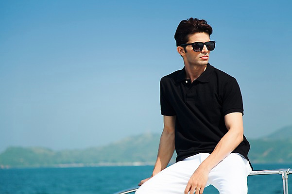 포토 JPG 주간 외국인 해외기획촬영 계절 남자 바다 2013년태국 여행 포즈 요트 난간 모션 하늘 휴가 휴식 한명 사람 앉기 동양인 상반신 20대 성인 해변 야외 아웃포커스 여름 여름휴가 바캉스 선글라스 선박 청년만 청년남자만 청년남자한명만 성인남자한명만 국내포토 자연요소 1 안경 컨셉 수상교통 배_교통 촬영기법 인종 청년 남자만 남자한명만 성인남자만 성인만 파일형식 여름_계절