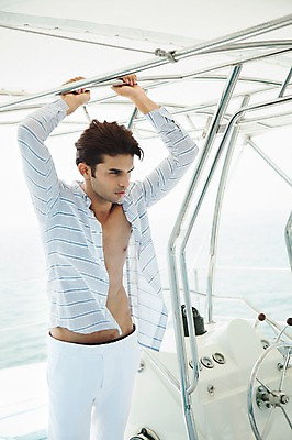 포토 JPG 주간 외국인 해외기획촬영 계절 남자 2013년태국 여행 포즈 요트 휴가 휴식 한명 서기 사람 동양인 상반신 20대 성인 야외 여름 여름휴가 바캉스 선박 청년만 청년남자만 청년남자한명만 성인남자한명만 국내포토 자연요소 1 컨셉 수상교통 배_교통 모션 인종 청년 남자만 남자한명만 성인남자만 성인만 파일형식 여름_계절
