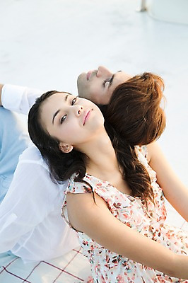 포토 JPG 주간 외국인 해외기획촬영 커플 계절 여자 남자 행복 여유 2013년태국 여행 포즈 요트 휴가 휴식 함께함 사랑 미소 웃음 사람 앉기 동양인 상반신 20대 성인 야외 두명 여름 여름휴가 바캉스 눈감음 기댐 선박 청년만 성인만 국내포토 자연요소 감정 컨셉 수상교통 배_교통 관계 모션 표정 인종 청년 파일형식 여름_계절