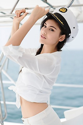 포토 JPG 주간 외국인 해외기획촬영 모자 계절 여자 바다 2013년태국 여행 요트 휴가 휴식 한명 서기 사람 동양인 손짓 상반신 20대 성인 해변 야외 옆모습 아웃포커스 여름 여름휴가 바캉스 마린룩 선박 청년만 청년여자만 청년여자한명만 성인여자한명만 국내포토 자연요소 1 잡화 옷 뷰포인트 컨셉 수상교통 모션 촬영기법 인종 청년 배 여자만 여자한명만 성인여자만 성인만 파일형식 여름_계절